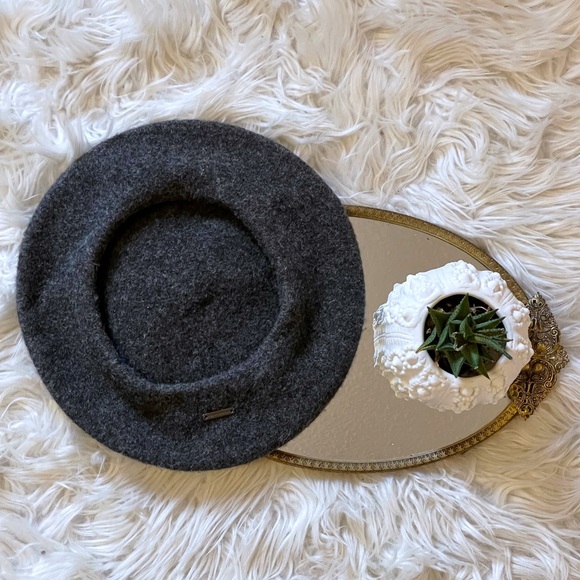 Like new dark grey 100% wool beret, one size fits most - Picture 6 of 11